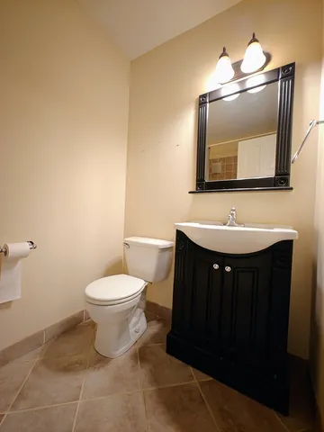 $2,100 | 1296 Washington Street, Unit 1, Des Plaines, IL 60016