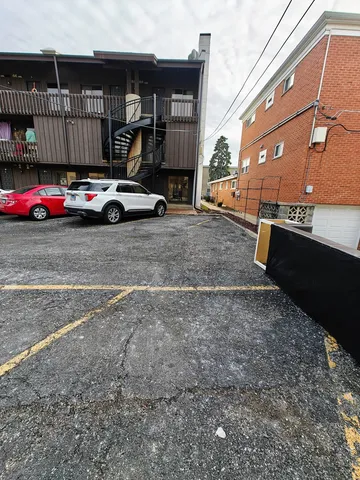 $2,100 | 1296 Washington Street, Unit 1, Des Plaines, IL 60016