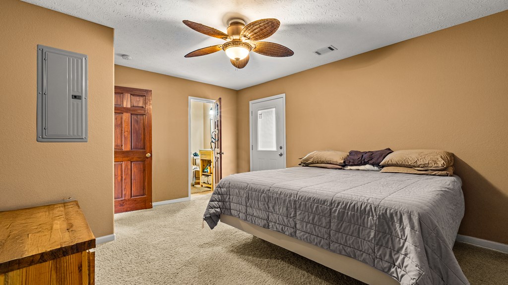 1164 Pineknot Road Box Springs, GA 31801 - Photo 14 of 31 Primary suite