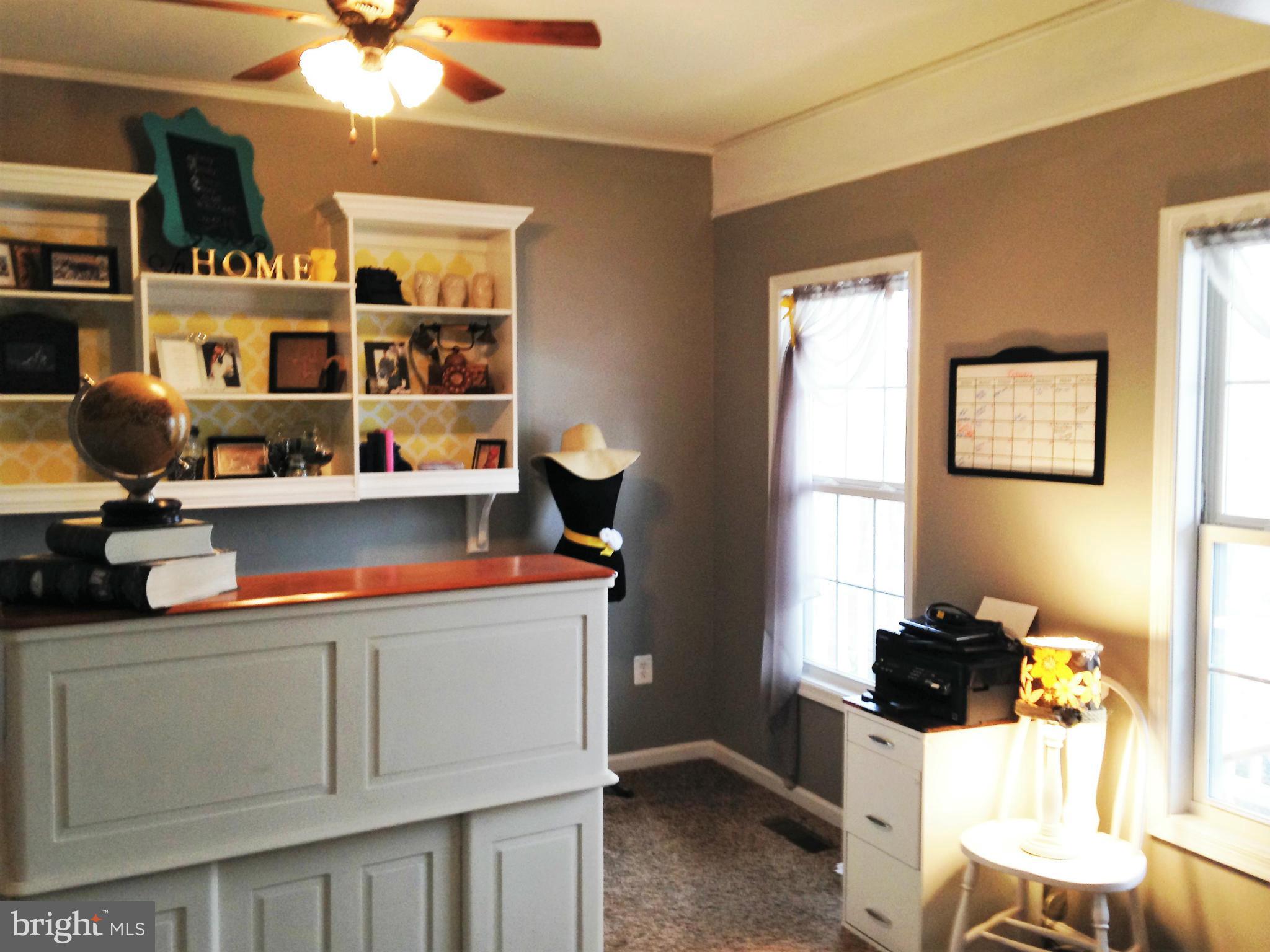16006 Oakland Road Reva, VA 22735 - Photo 5 of 30 Living Room