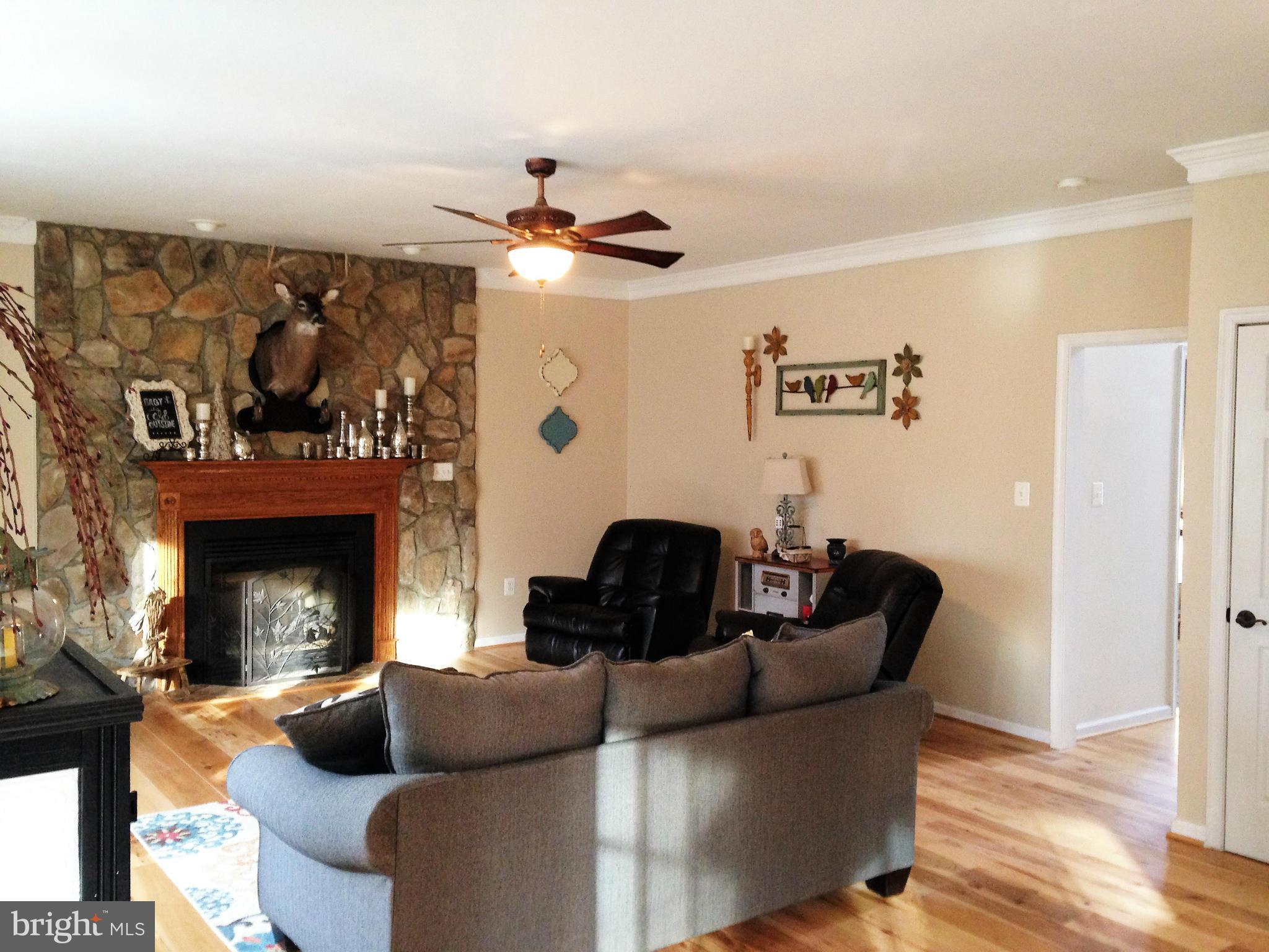 16006 Oakland Road Reva, VA 22735 - Photo 8 of 30 Family Room