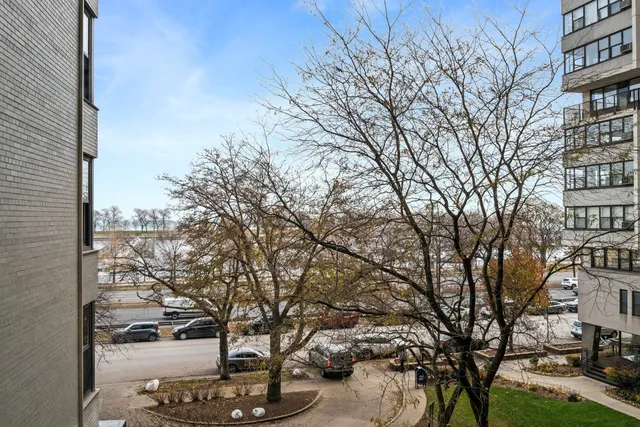 $184,900 | 3430 North Lake Shore Drive, Unit 4K, Chicago, IL 60657