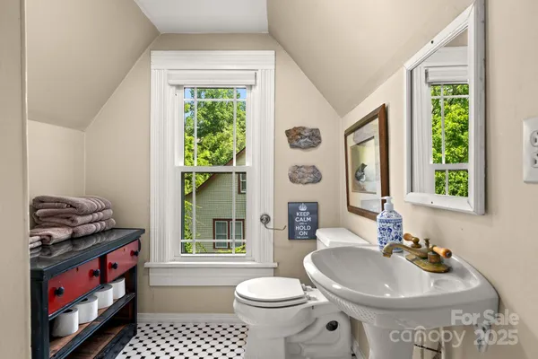 $364,999 | 334 Greenville Street, Saluda, NC 28773