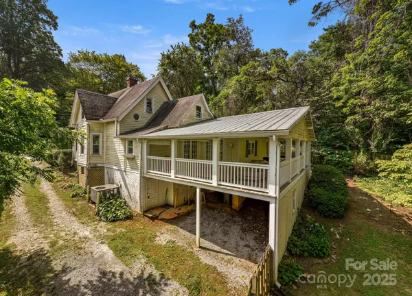 $364,999 | 334 Greenville Street, Saluda, NC 28773