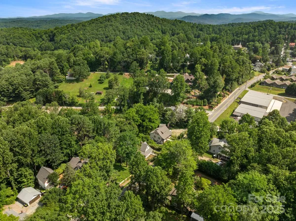 $364,999 | 334 Greenville Street, Saluda, NC 28773