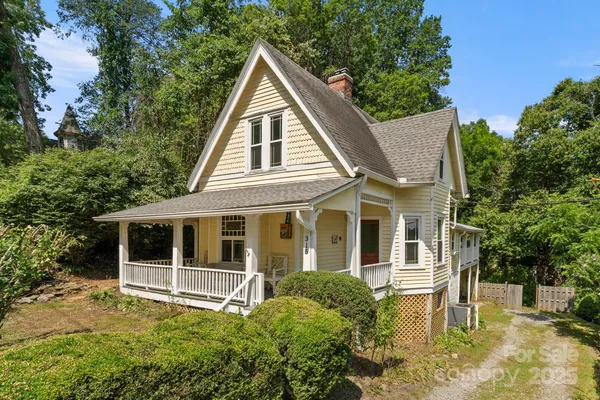 $364,999 | 334 Greenville Street, Saluda, NC 28773