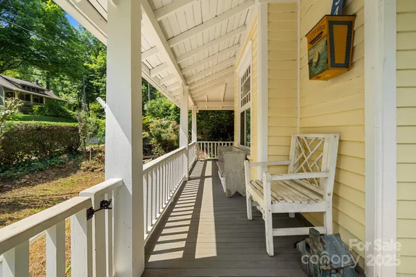 $364,999 | 334 Greenville Street, Saluda, NC 28773