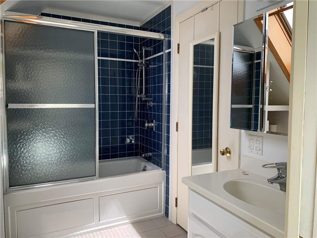 43 Lepes Road Portsmouth, RI 02871 - Photo 17 of 31 2nd floor full Jacuzzi tub tiled bath with skylights.