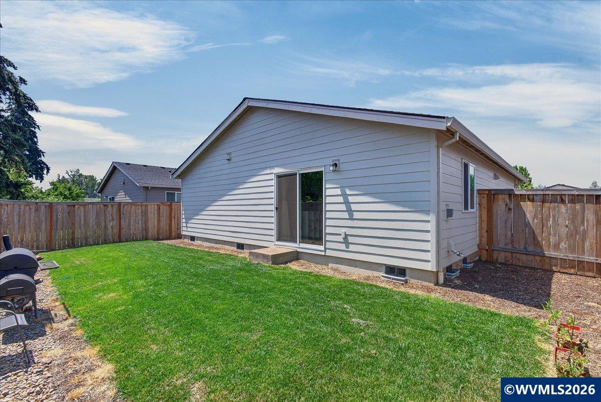 2081 Luna Way Lebanon, OR 97355 - Photo 20 of 33