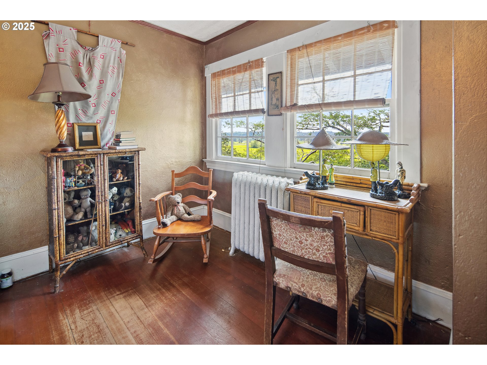 91755 Lewis And Clark Road Astoria, OR 97103 - Photo 24 of 48 a dining room with furniture a rug and wooden floor