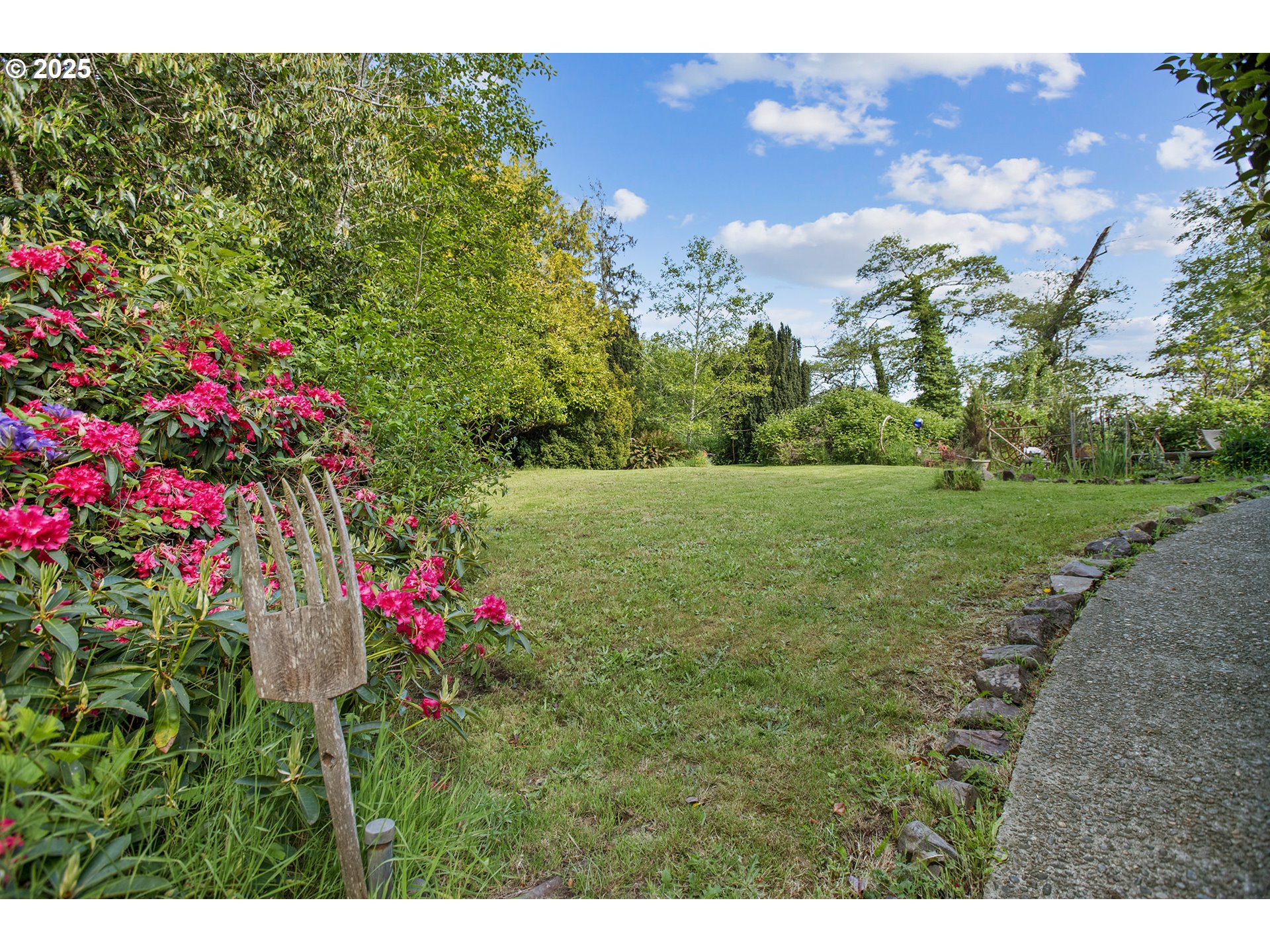91755 Lewis And Clark Road Astoria, OR 97103 - Photo 36 of 48 a view of a garden