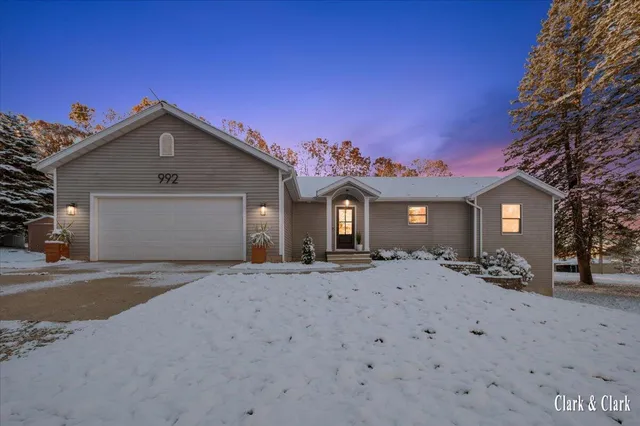 $525,000 | 992 North Washington Street, Lowell, MI 49331