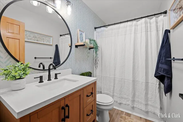 $525,000 | 992 North Washington Street, Lowell, MI 49331