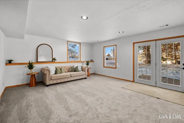 $525,000 | 992 North Washington Street, Lowell, MI 49331