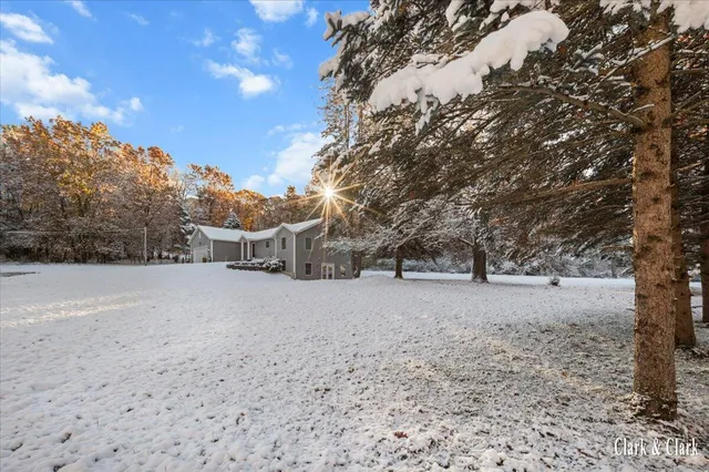 $525,000 | 992 North Washington Street, Lowell, MI 49331