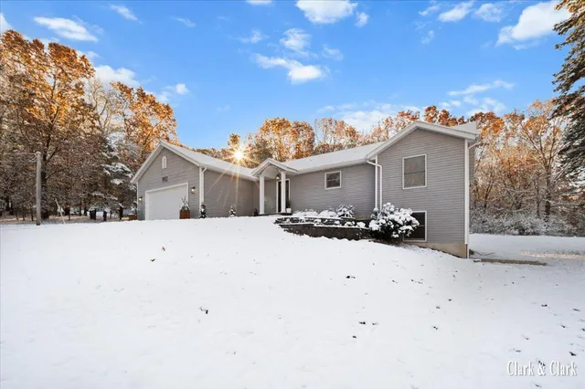 $525,000 | 992 North Washington Street, Lowell, MI 49331