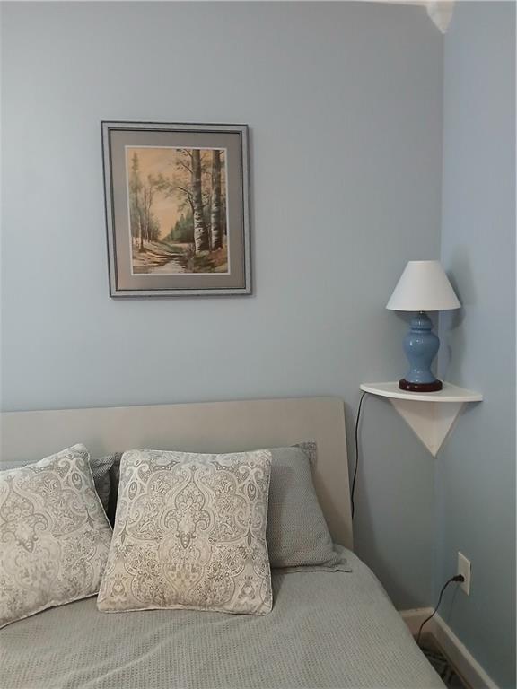 1385 Linkwood Lane Decatur, GA 30033 - Photo 7 of 16 a living room with furniture and a lamp
