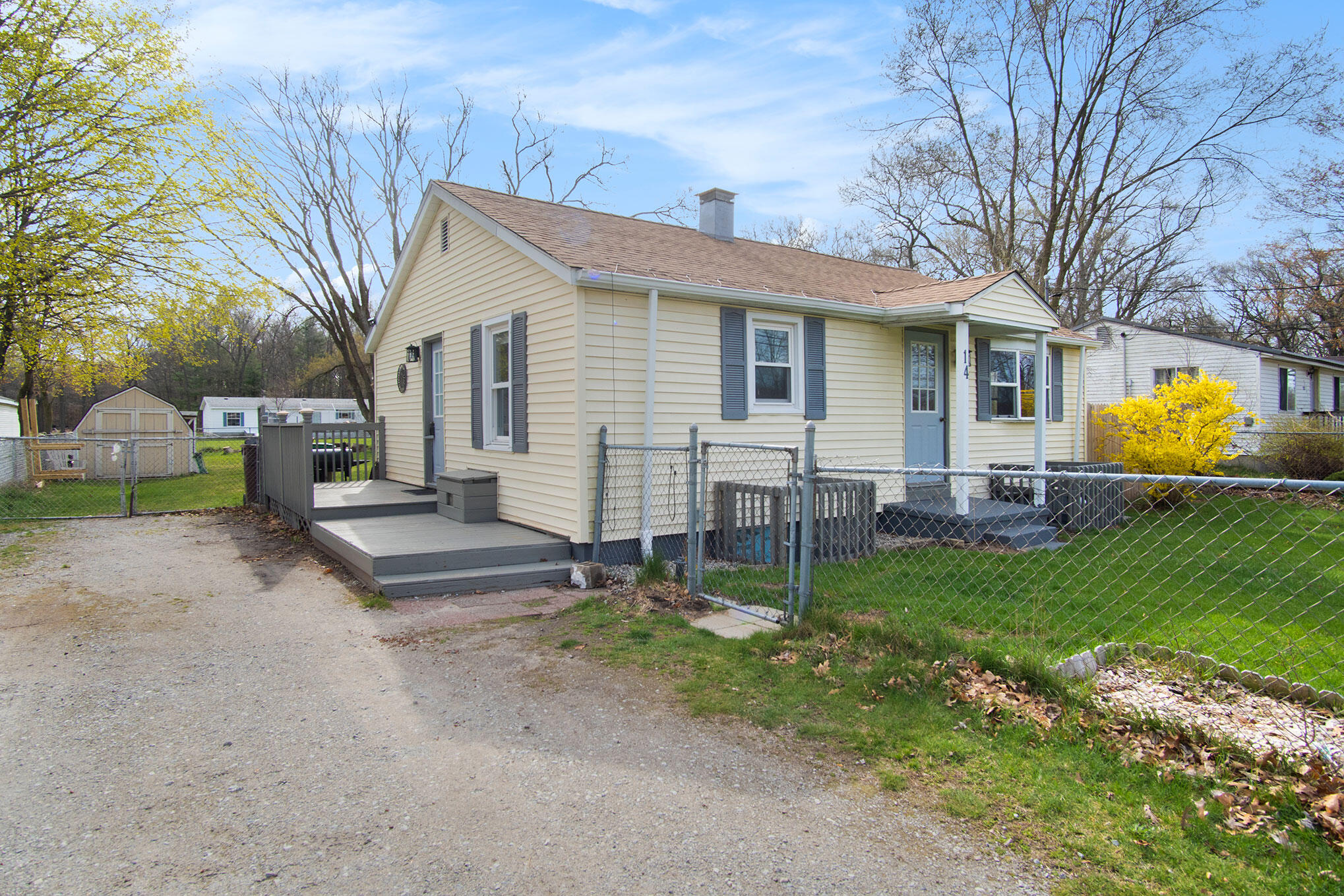 14 North Sheridan Road Muskegon, MI 49442 - Photo 2 of 11 DSC01255-