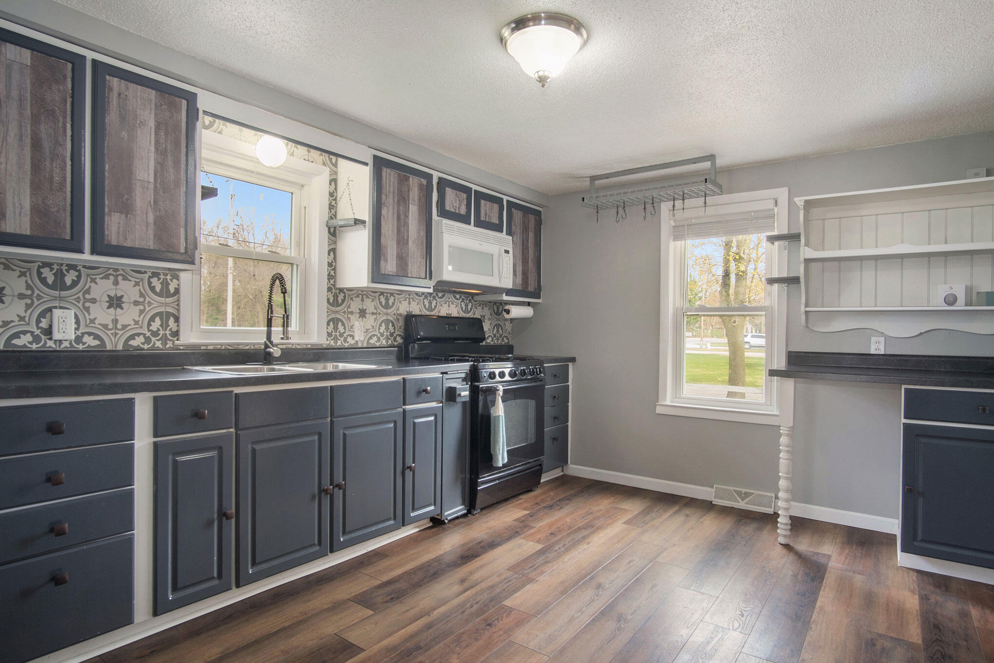 14 North Sheridan Road Muskegon, MI 49442 - Photo 3 of 11 DSC01237