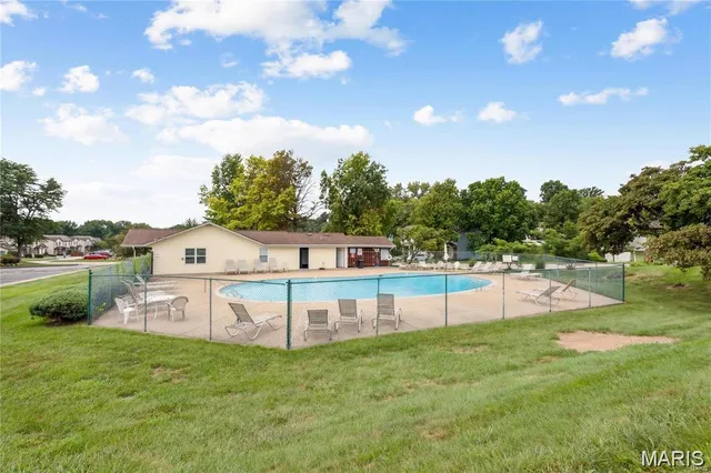 $1,200 | 1434 Summergate Parkway, Unit L, St. Charles, MO 63303