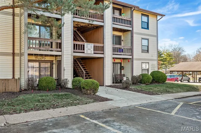 $1,200 | 1434 Summergate Parkway, Unit L, St. Charles, MO 63303