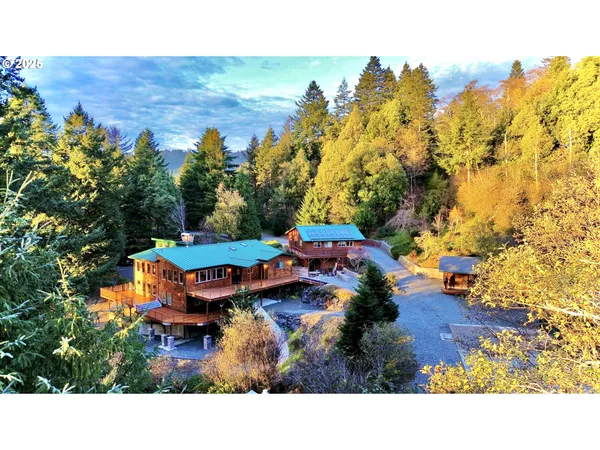 $2,600,000 | 94330 Schreiber Drive, Gold Beach, OR 97444