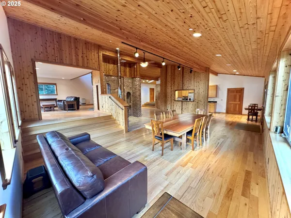 $2,600,000 | 94330 Schreiber Drive, Gold Beach, OR 97444