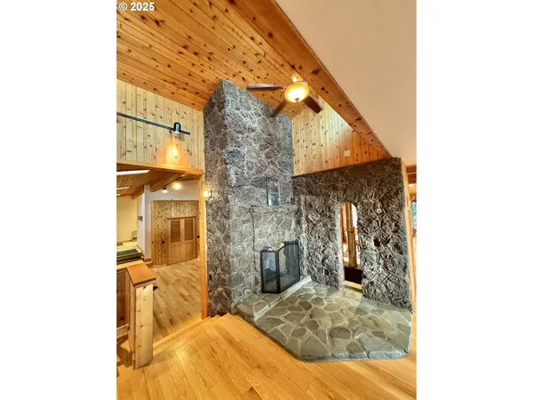 $2,600,000 | 94330 Schreiber Drive, Gold Beach, OR 97444