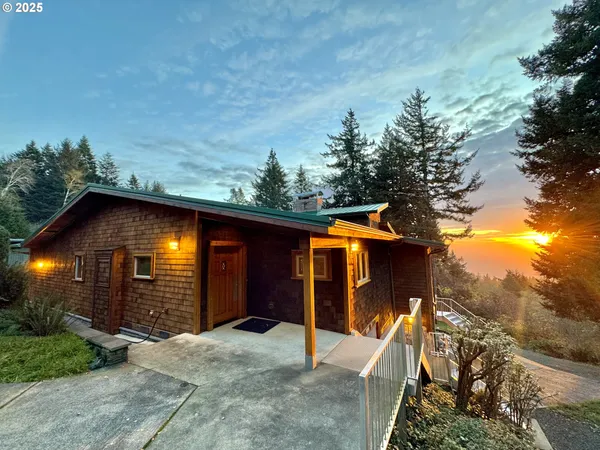 $2,600,000 | 94330 Schreiber Drive, Gold Beach, OR 97444