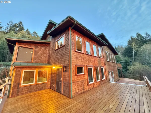 $2,600,000 | 94330 Schreiber Drive, Gold Beach, OR 97444