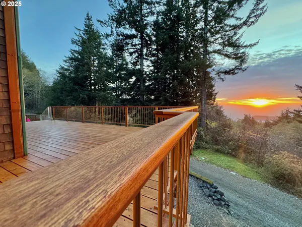 $2,600,000 | 94330 Schreiber Drive, Gold Beach, OR 97444