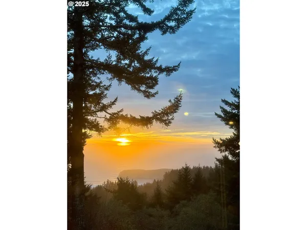 $2,600,000 | 94330 Schreiber Drive, Gold Beach, OR 97444