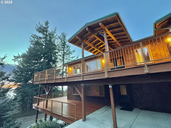 $2,600,000 | 94330 Schreiber Drive, Gold Beach, OR 97444