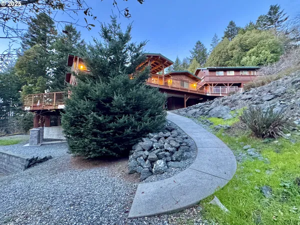 $2,600,000 | 94330 Schreiber Drive, Gold Beach, OR 97444