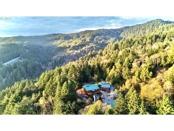 $2,600,000 | 94330 Schreiber Drive, Gold Beach, OR 97444