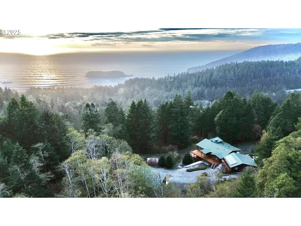 $2,600,000 | 94330 Schreiber Drive, Gold Beach, OR 97444