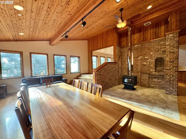 $2,600,000 | 94330 Schreiber Drive, Gold Beach, OR 97444