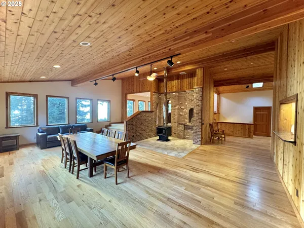 $2,600,000 | 94330 Schreiber Drive, Gold Beach, OR 97444