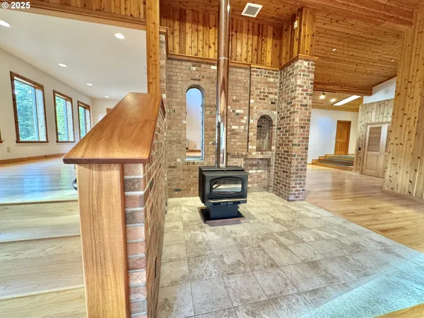 $2,600,000 | 94330 Schreiber Drive, Gold Beach, OR 97444