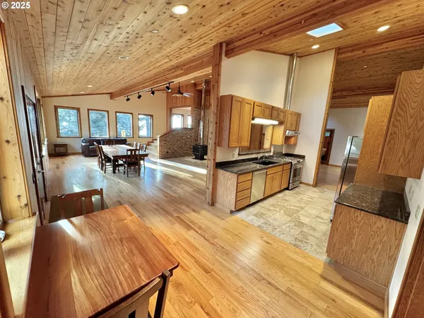 $2,600,000 | 94330 Schreiber Drive, Gold Beach, OR 97444