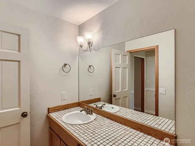 $4,700 | 3810 110th Place Northeast, Bellevue, WA 98004