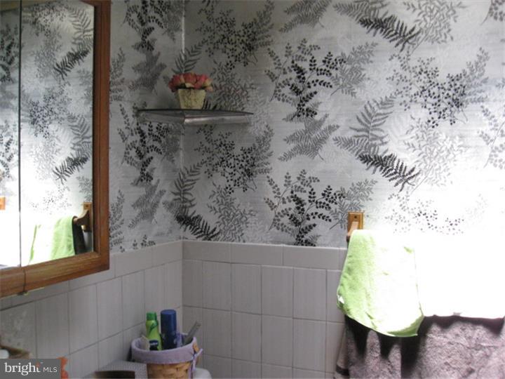 12500 Chilton Road Philadelphia, PA 19154 - Photo 14 of 24 Bathroom