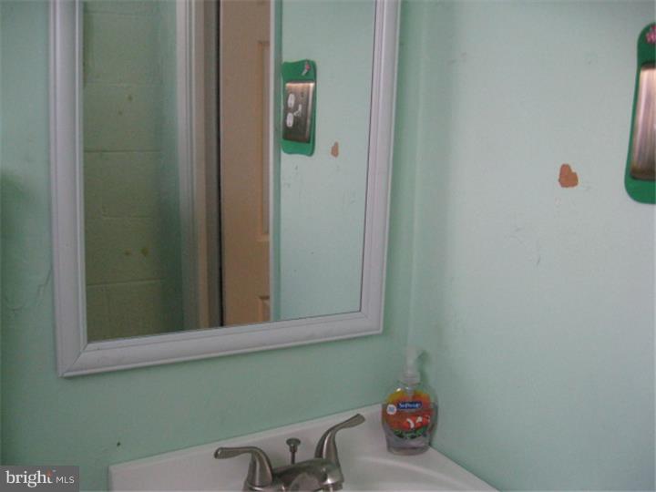 12500 Chilton Road Philadelphia, PA 19154 - Photo 19 of 24 Bathroom