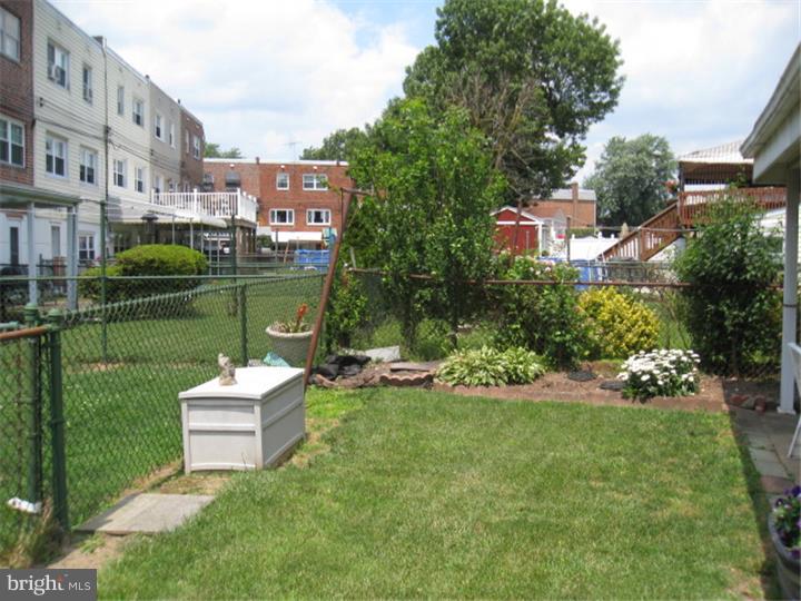 12500 Chilton Road Philadelphia, PA 19154 - Photo 20 of 24 View in Back