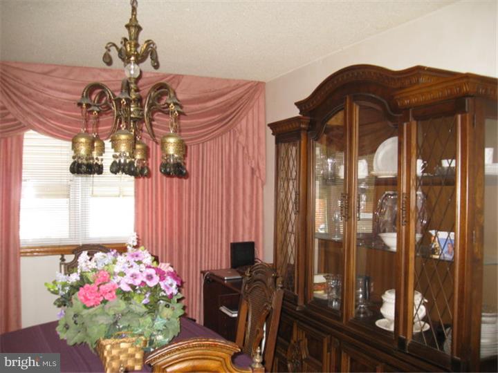 12500 Chilton Road Philadelphia, PA 19154 - Photo 5 of 24 Dining Room