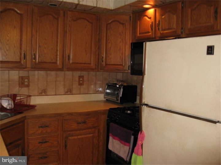 12500 Chilton Road Philadelphia, PA 19154 - Photo 8 of 24 Kitchen