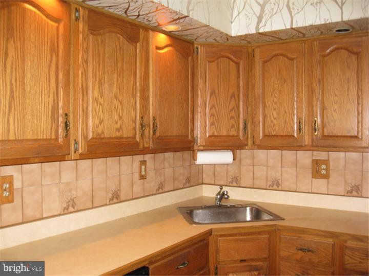 12500 Chilton Road Philadelphia, PA 19154 - Photo 9 of 24 Kitchen