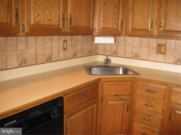 12500 Chilton Road Philadelphia, PA 19154 - Photo 10 of 24 Kitchen