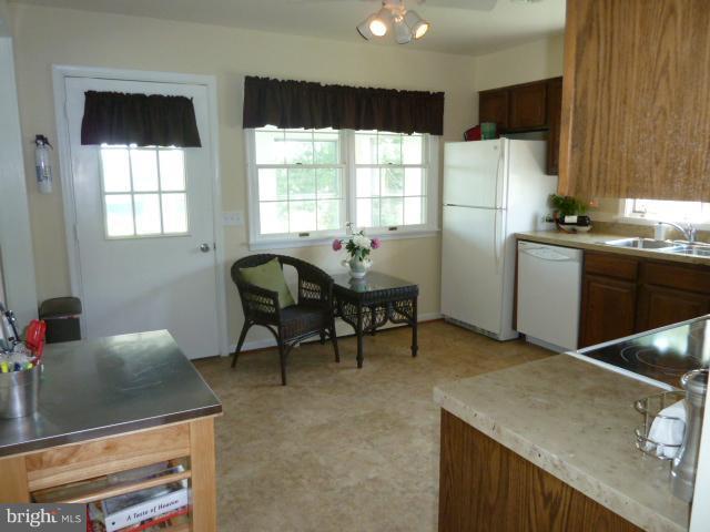 9365 Ramey Road Marshall, VA 20115 - Photo 9 of 20 Kitchen