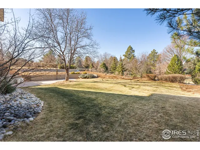 a picture of a tennis court